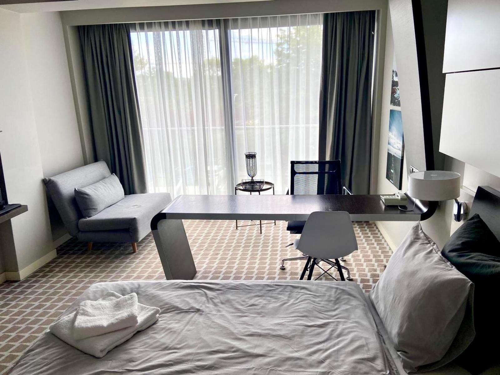 Marine 216 Seaview