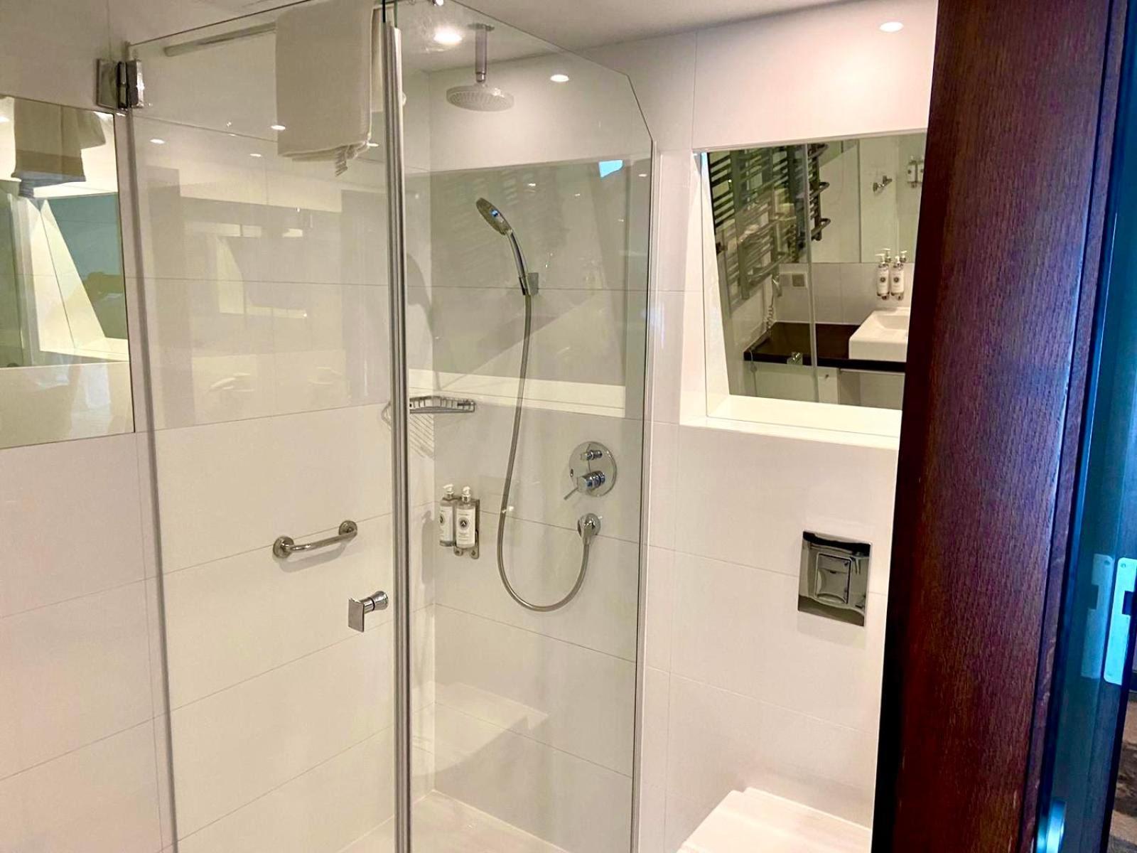 Marine 216 Seaview Apartment *